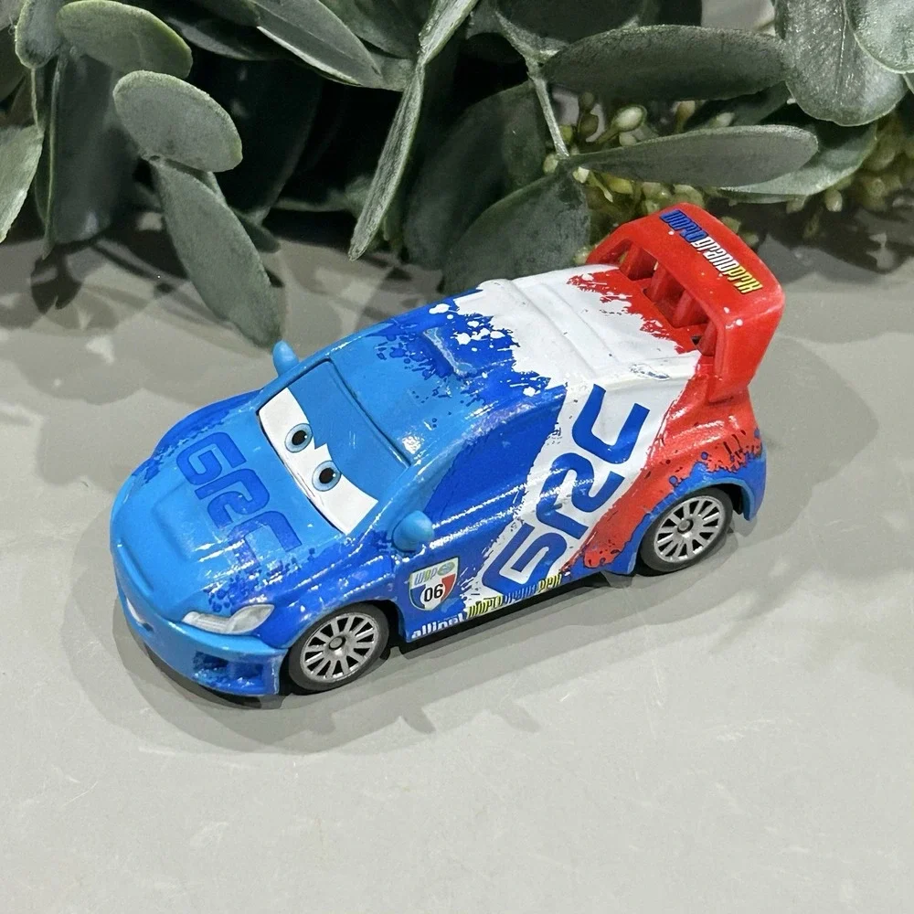 Mattel Disney Pixar Cars 2 Metallic Silver Raoul Caroule Diecast 1:55